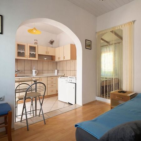 Studio Apartman Ema 2 Gornji Karin Exteriér fotografie