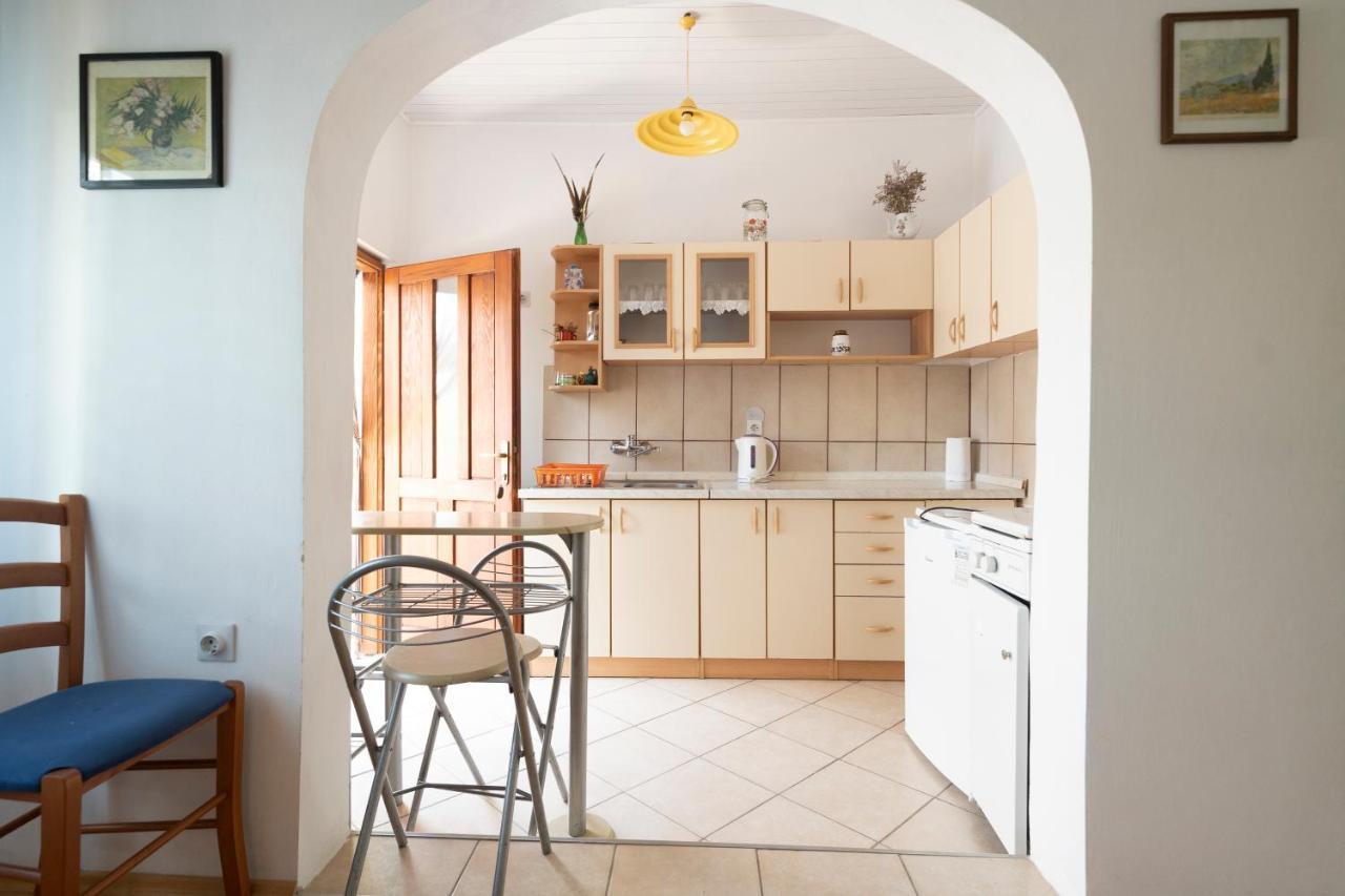 Studio Apartman Ema 2 Gornji Karin Exteriér fotografie