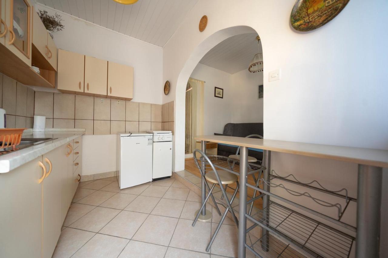 Studio Apartman Ema 2 Gornji Karin Exteriér fotografie